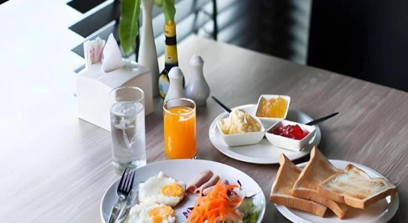 B2 South Pattaya Premier Hotel Екстер'єр фото